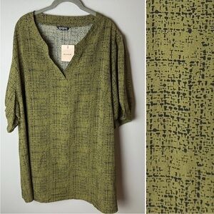 NEW Bloomchic Tunic Top Size 26 4X Short Elbow Length Sleeves Green Black V-Neck
